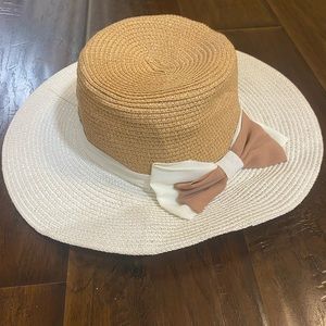 Sun hat with bow